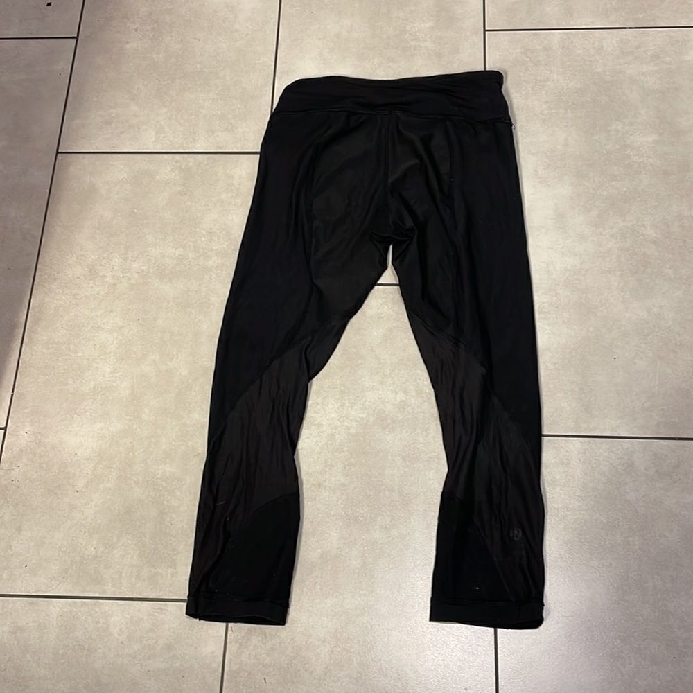 Lululemon Athletica woman’s black Capri - Picture 4 of 10